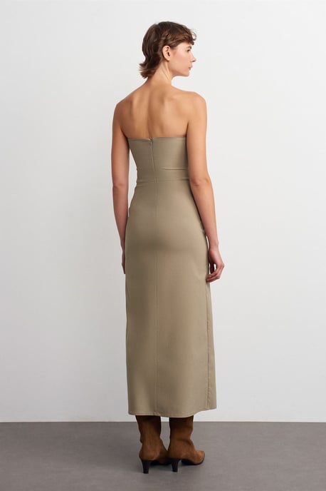 Trägerloses, tailliertes Midikleid mit Schlitz - Image 2