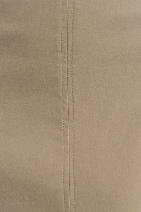 Trägerloses, tailliertes Midikleid mit Schlitz - Image 4