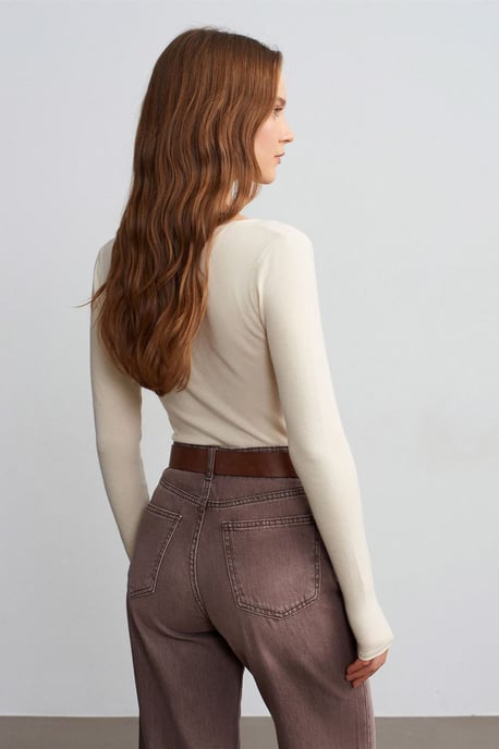 Slim Fit V-Ausschnitt Rippstrickpullover - Image 2