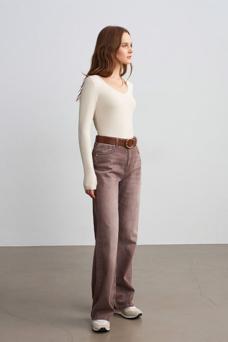 Slim Fit V-Ausschnitt Rippstrickpullover - Image 4