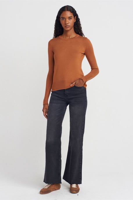 Rippstrick Rundhals Slim Fit Pullover - Image 4