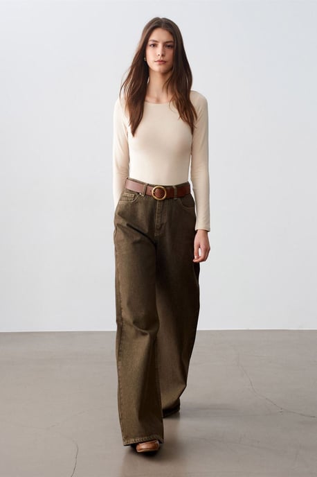 Schmal geschnittenes Bodysuit mit Bootsausschnitt - Image 3