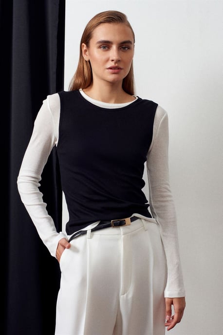 Taillierte Baumwollbluse mit Rundhalsausschnitt und langen Ärmeln - Image 3