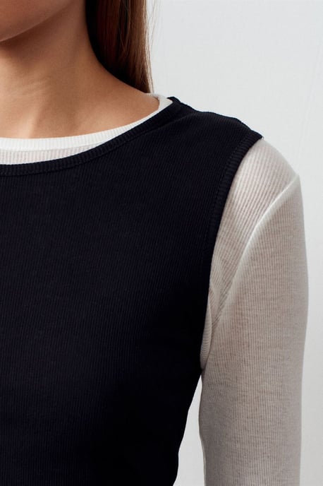 Taillierte Baumwollbluse mit Rundhalsausschnitt und langen Ärmeln - Image 4