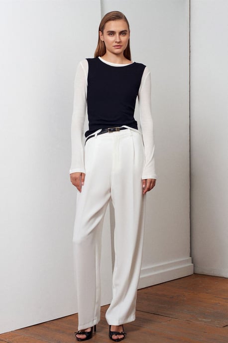 Taillierte Baumwollbluse mit Rundhalsausschnitt und langen Ärmeln - Image 5