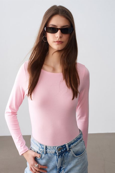Schmal geschnittenes Bodysuit mit Bootsausschnitt - Image 3