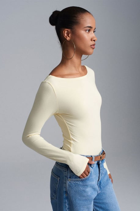 Schmal geschnittenes Bodysuit mit Bootsausschnitt - Image 1
