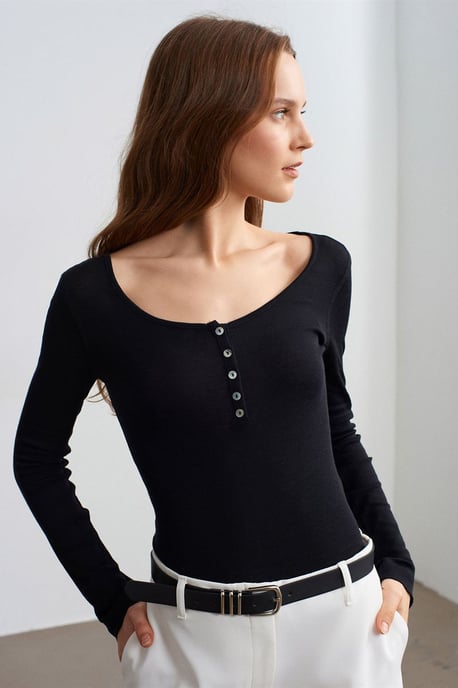 Taillierte Wollstrickbluse mit Knöpfen - Image 3