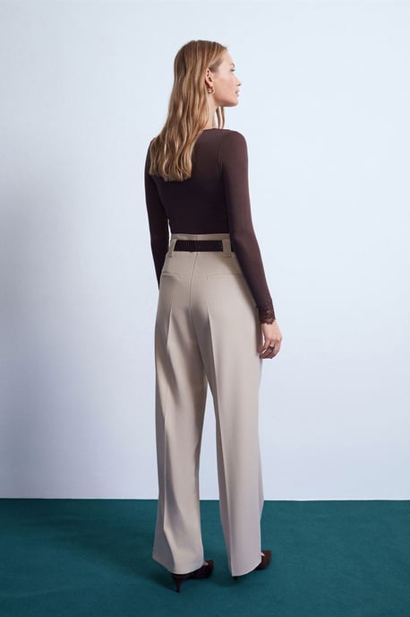 Schmal geschnittene V-Ausschnitt Spitze Bluse - Image 3