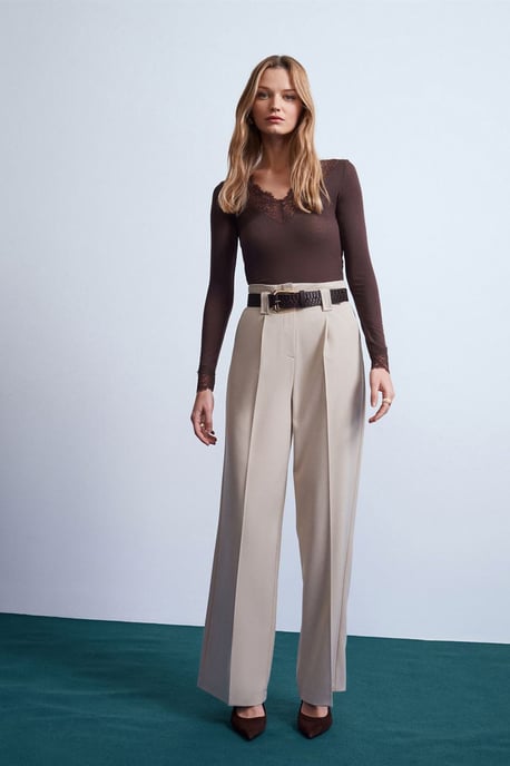 Schmal geschnittene V-Ausschnitt Spitze Bluse - Image 4