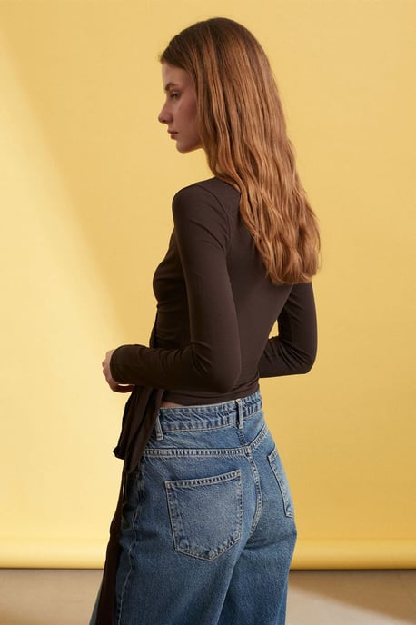 Damen Crop-Wrap-Bluse mit Bindeband - Image 2