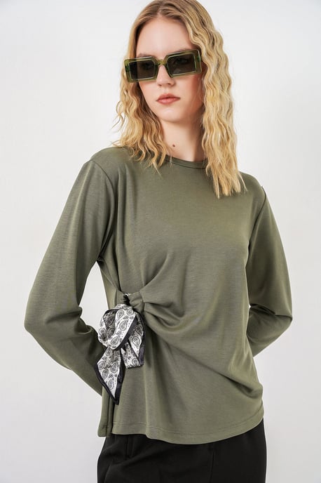 Damen Langarm-Shirt mit Rundhalsausschnitt und Schleifen-Detail - Image 2
