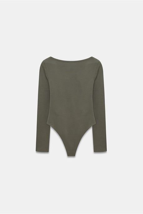 Schmal geschnittenes Bodysuit mit Bootsausschnitt - Image 6