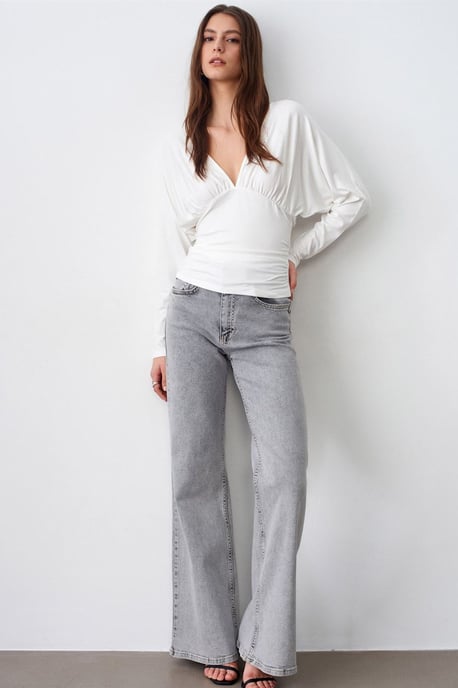 Schlanke Passform V-Ausschnitt Wickelbluse - Image 1