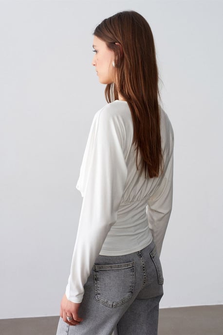 Schlanke Passform V-Ausschnitt Wickelbluse - Image 3