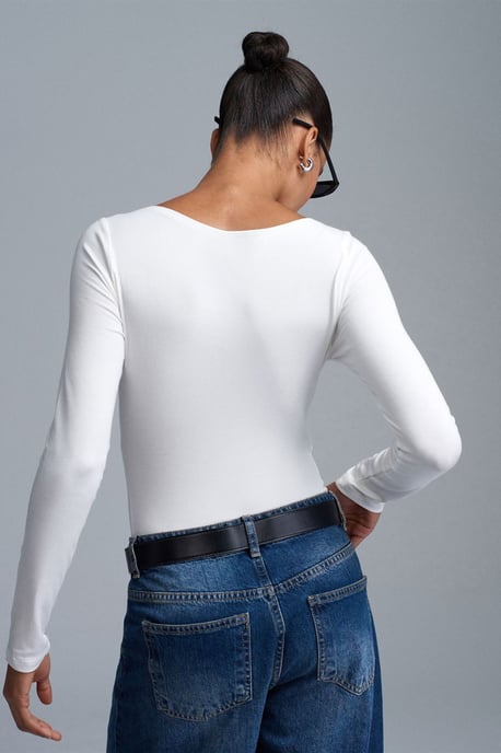 Schmal geschnittenes Bodysuit mit Bootsausschnitt - Image 2