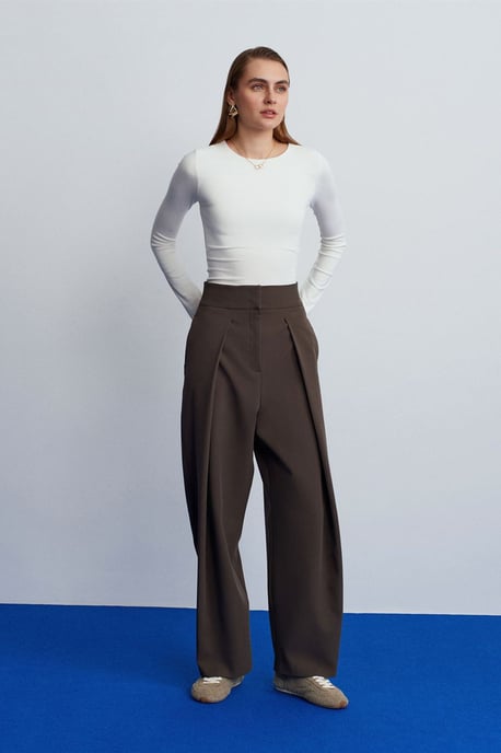 Slim-Fit Langarmshirt mit Rundhalsausschnitt - Image 3