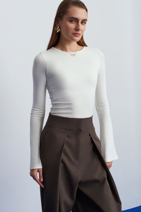 Slim-Fit Langarmshirt mit Rundhalsausschnitt - Image 5