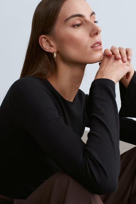 Slim-Fit Langarmshirt mit Rundhalsausschnitt - Image 1