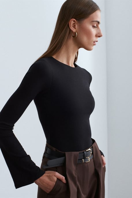 Slim-Fit Langarmshirt mit Rundhalsausschnitt - Image 4