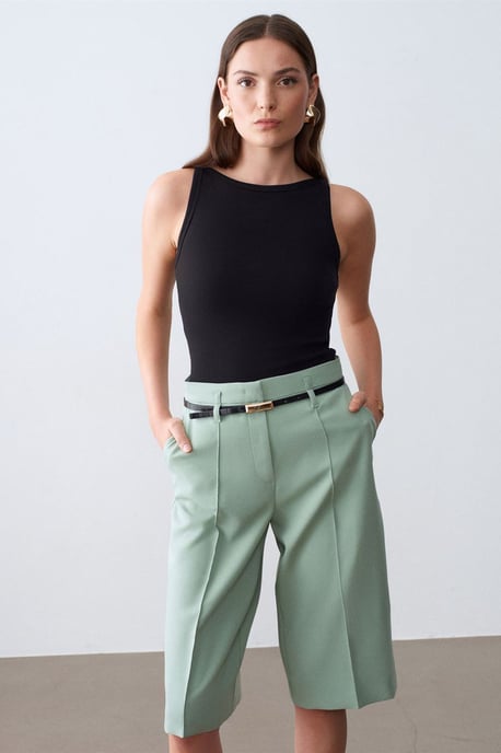 Gerippte Halsbandfreie ärmellose Bluse - Image 3