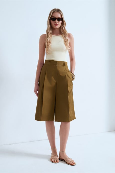Gerippte Halsbandfreie ärmellose Bluse - Image 4