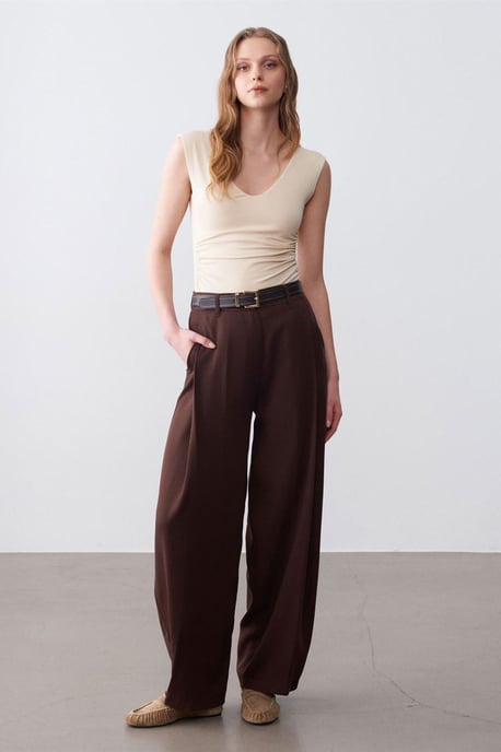 Ärmellose V-Ausschnitt Slim-Fit-Bluse - Image 4