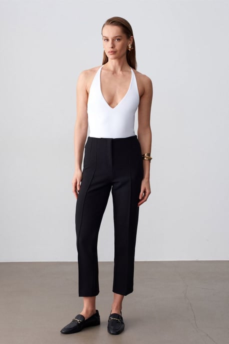 Schmal geschnittenes Cut-Out Halter-Body - Image 4