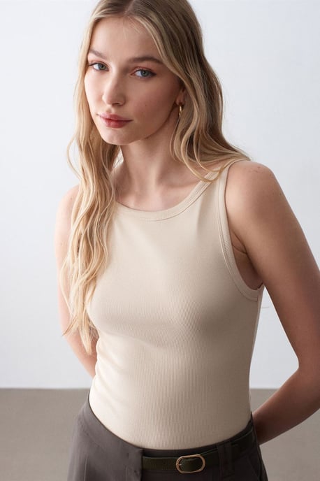 Gerippte Halsbandfreie ärmellose Bluse - Image 3