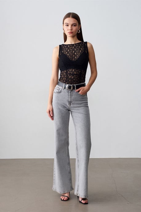 Taillierte Spitzen-Ärmellose Bluse - Image 4