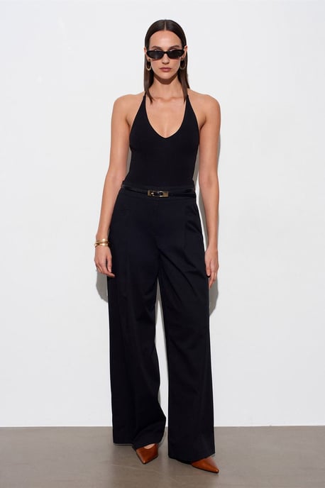Schmal geschnittenes Cut-Out Halter-Body - Image 4