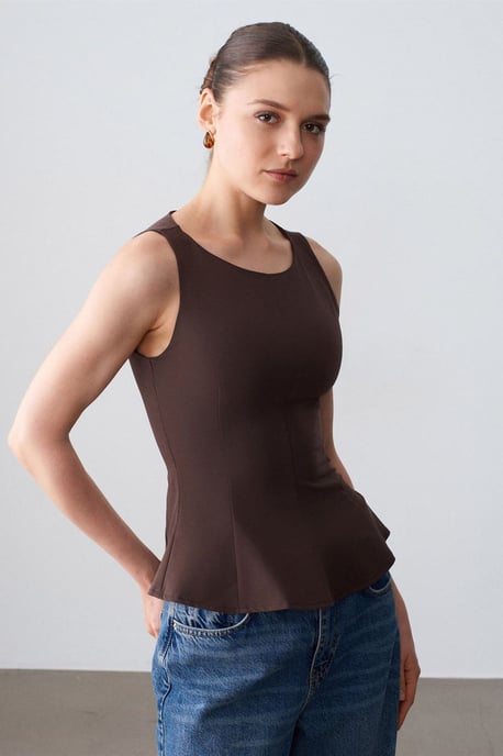 Taillierte ärmellose Crepe-Peplum-Bluse - Image 3