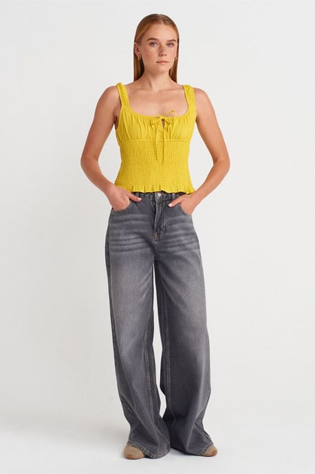 Taillierte ärmellose Bluse mit Krawattenvorderseite - Image 4