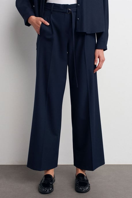 Weite Bundfalten-Hose aus Crepe mit Gürtel - Image 5