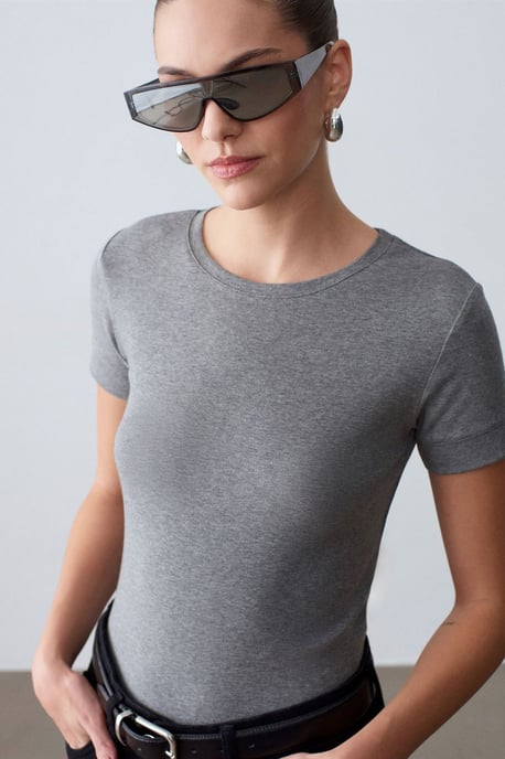 Damen Slim Fit Rundhalsausschnitt T-Shirt - Image 2