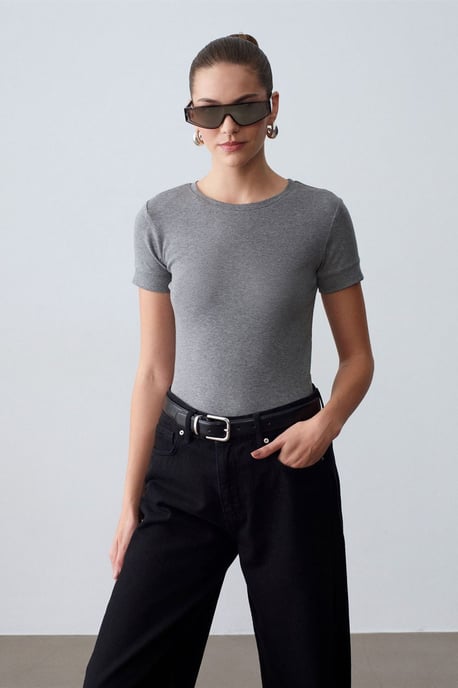 Damen Slim Fit Rundhalsausschnitt T-Shirt - Image 4