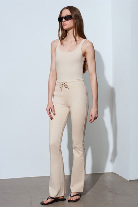 Hüfthohe Schlagjerseyhose mit Kordelzug - Image 1