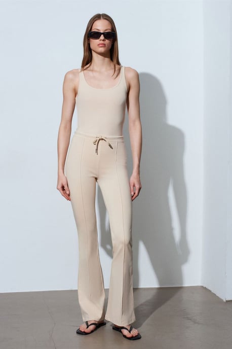 Hüfthohe Schlagjerseyhose mit Kordelzug - Image 4