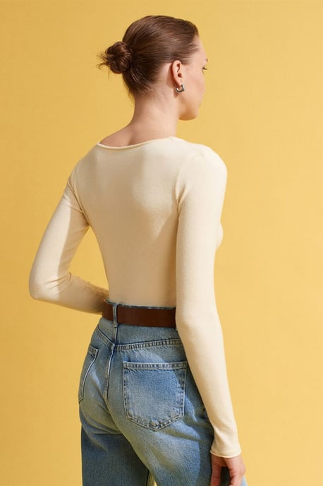 Schmal geschnittenes V-Ausschnitt Rippstrick-Pullover - Image 3