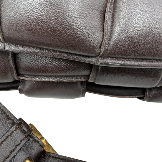 Bottega Veneta Cassette Gepolsterte Umhängetasche aus braunem Lammleder - Image 2