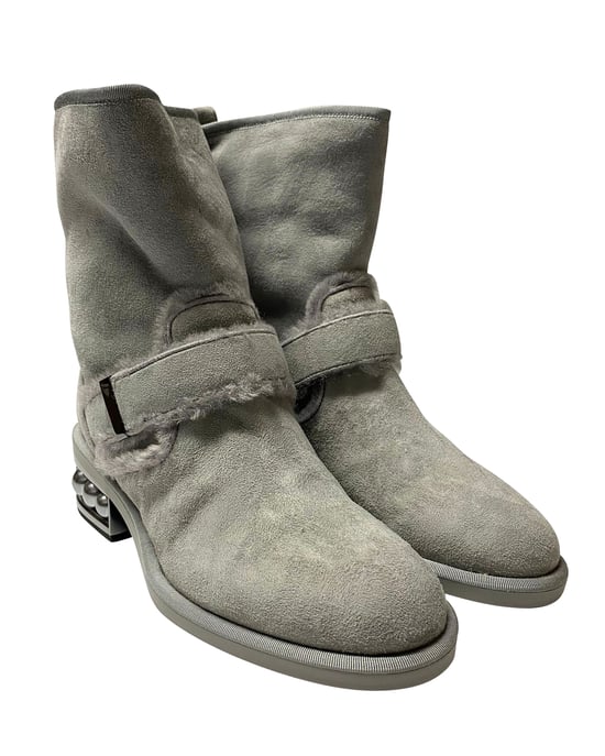 Nicholas Kirkwood Casiti Perlverzierte Bikerstiefel aus grauem Wildleder - Image 2