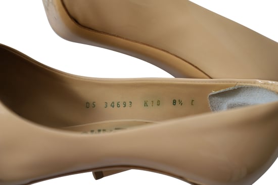 Salvatore Ferragamo Vara Bow Plateau-Pumps aus nudefarbenem Lackleder - Image 6