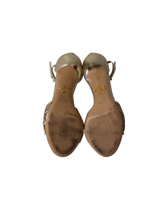 Charlotte Olympia Web-Sandalen aus goldenem Leder - Image 5