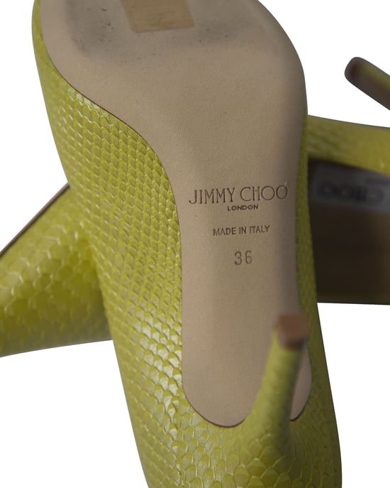 Jimmy Choo Agnes Perlenverzierte Schlangenleder-Pumps aus gelbem Leder - Image 6