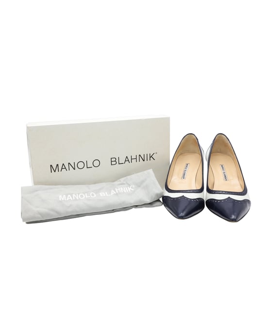 Manolo Blahnik Ancor Zweifarbige Spectator-Pumps aus Navyblauem Leder - Image 2