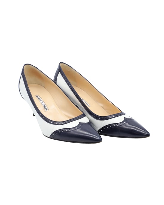 Manolo Blahnik Ancor Zweifarbige Spectator-Pumps aus Navyblauem Leder - Image 5