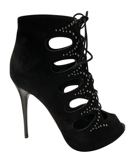 Alexander McQueen Cut-Out Nieten Schnürstiefel aus schwarzem Wildleder - Image 1