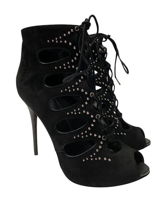 Alexander McQueen Cut-Out Nieten Schnürstiefel aus schwarzem Wildleder - Image 3