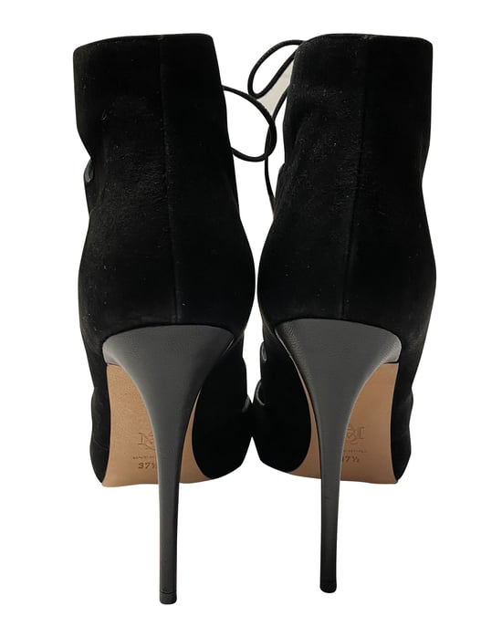 Alexander McQueen Cut-Out Nieten Schnürstiefel aus schwarzem Wildleder - Image 4