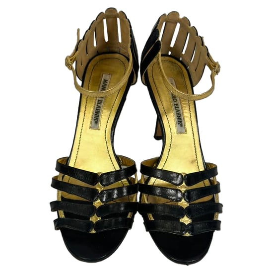 Manolo Blahnik Zwei-Farben Knöchelriemen Sandalen aus schwarzem Leder - Image 3
